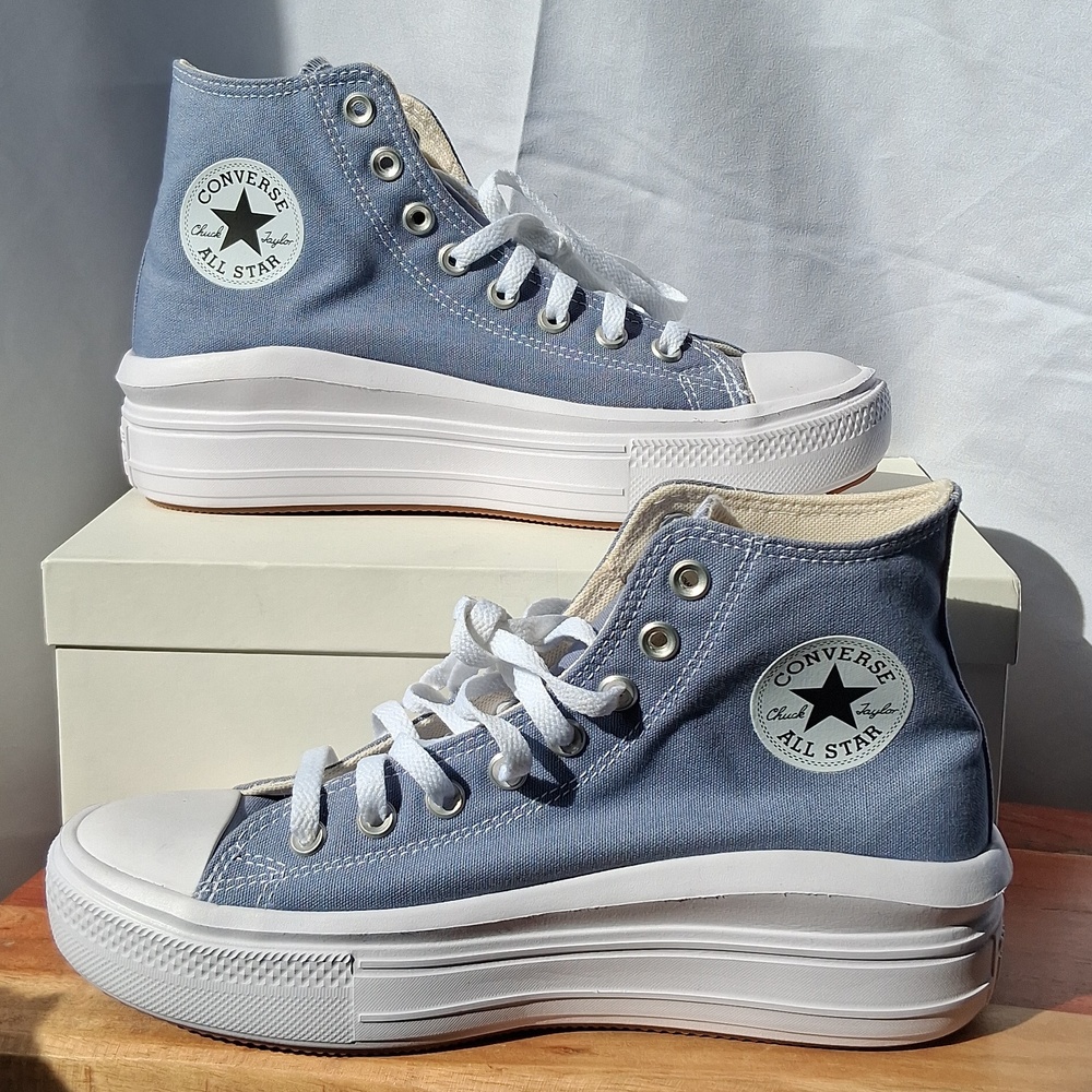 Converse Chuck Taylor All Star High Top Sneakers in Light Blue and White Size 10